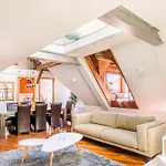 Triplex Kings Apartment In Old Town