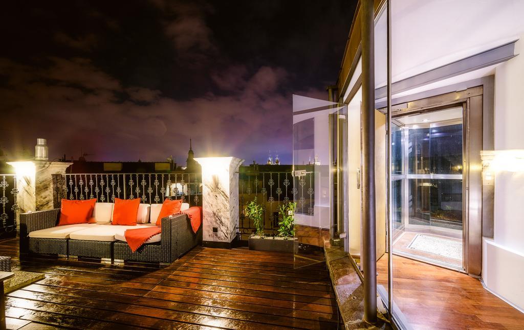 Triplex Kings In Old Town Apartment