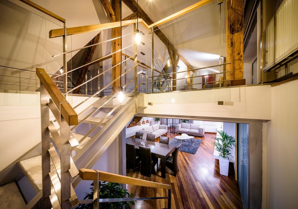 Triplex Kings In Old Town Apartment *